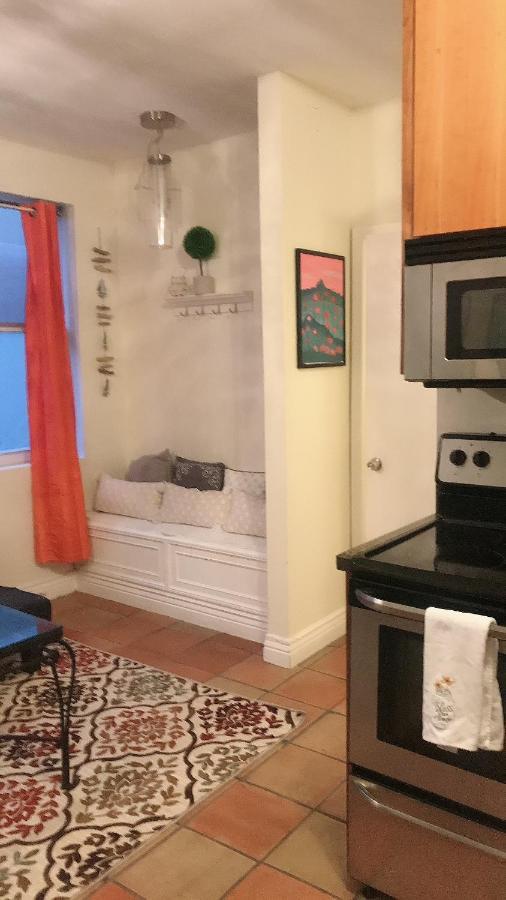 Two Bedroom Two Bath Apartment 2 Block To Beach Маямі-Біч Номер фото